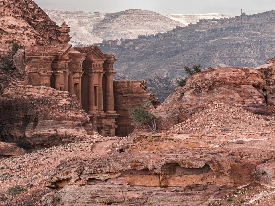 Petra – starożytne miasto skalne w sercu Jordanii